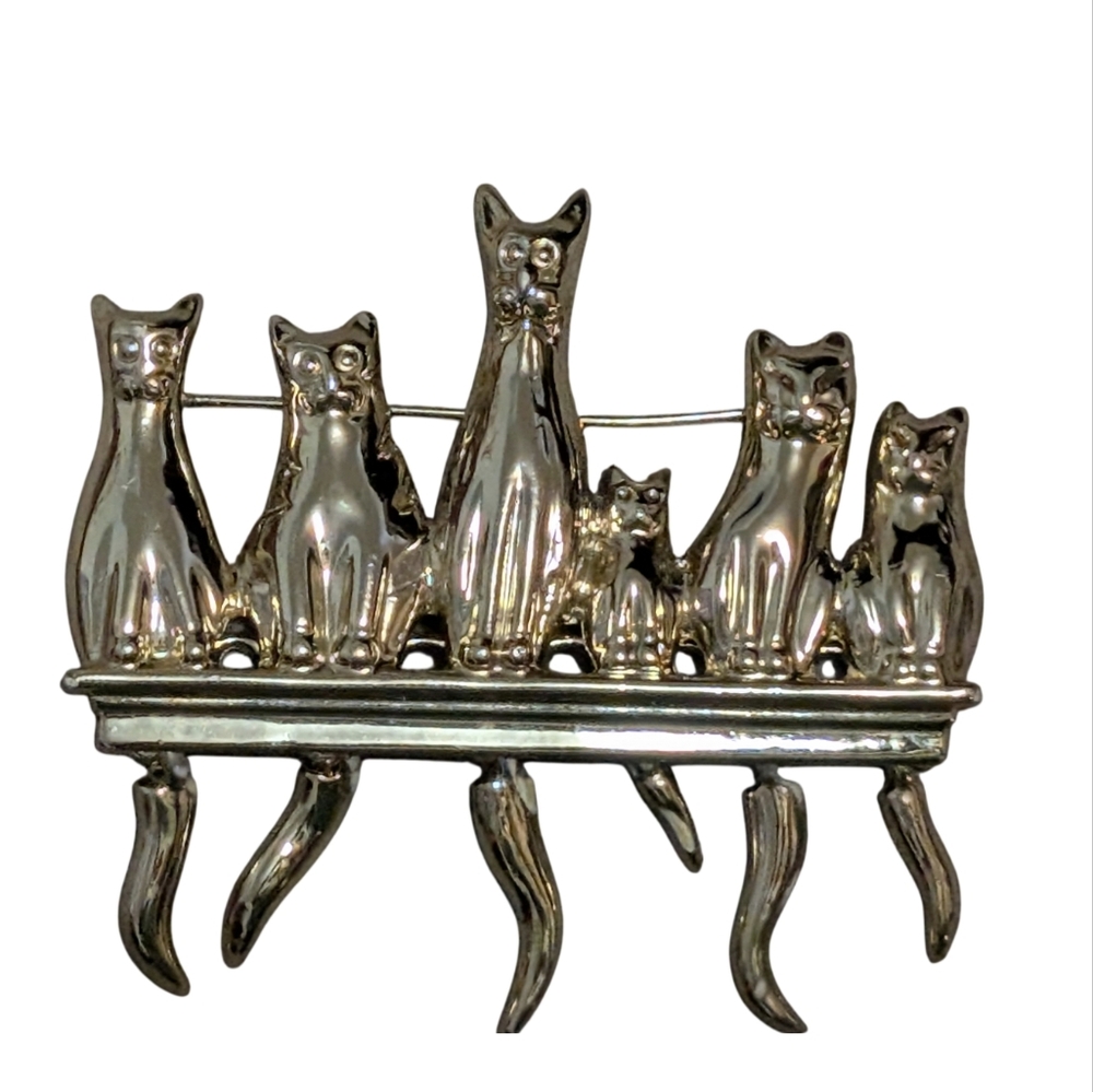 Moving‎ Tails Cat Brooch/Pin